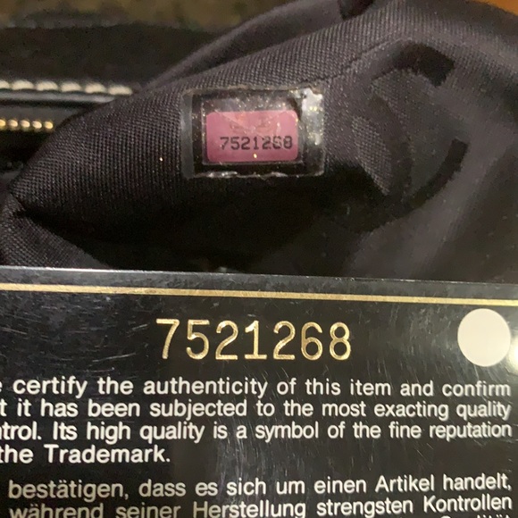 CHANEL - Picture 9 of 11